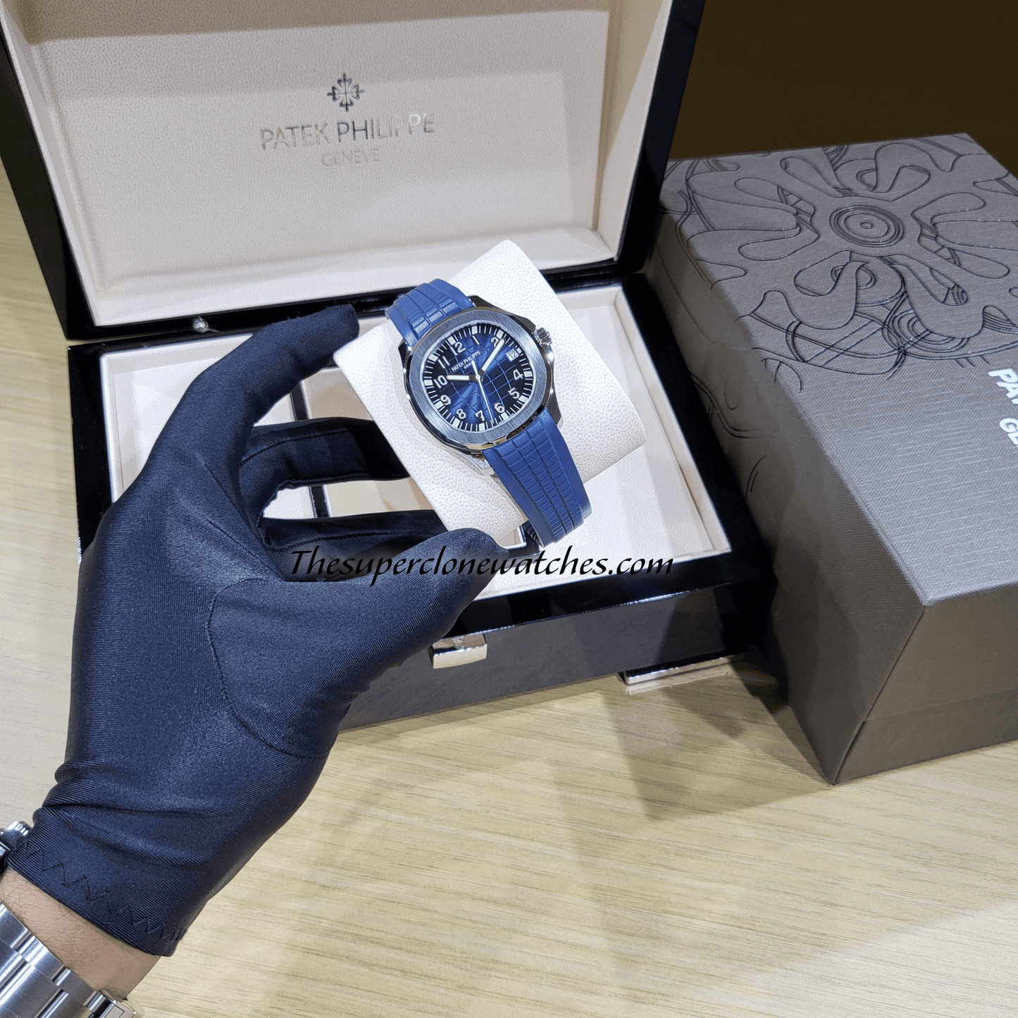 Patek Philippe Aquanaut White Gold 5168G-001 Blue Dial Exact 1:1 Super Clone 26-330 S C Swiss Movement Replica Watch