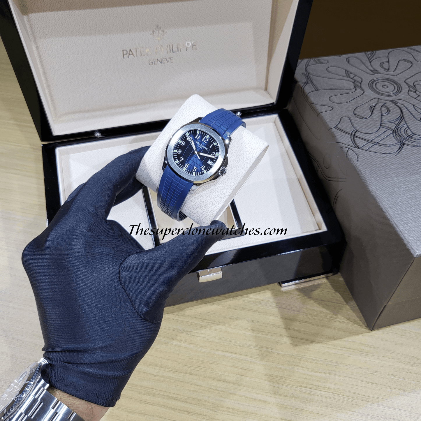 Patek Philippe Aquanaut White Gold 5168G-001 Blue Dial Exact 1:1 Super Clone 26-330 S C Swiss Movement Replica Watch