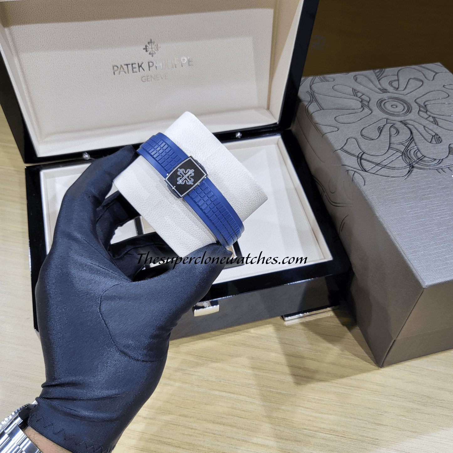 Patek Philippe Aquanaut White Gold 5168G-001 Blue Dial Exact 1:1 Super Clone 26-330 S C Swiss Movement Replica Watch