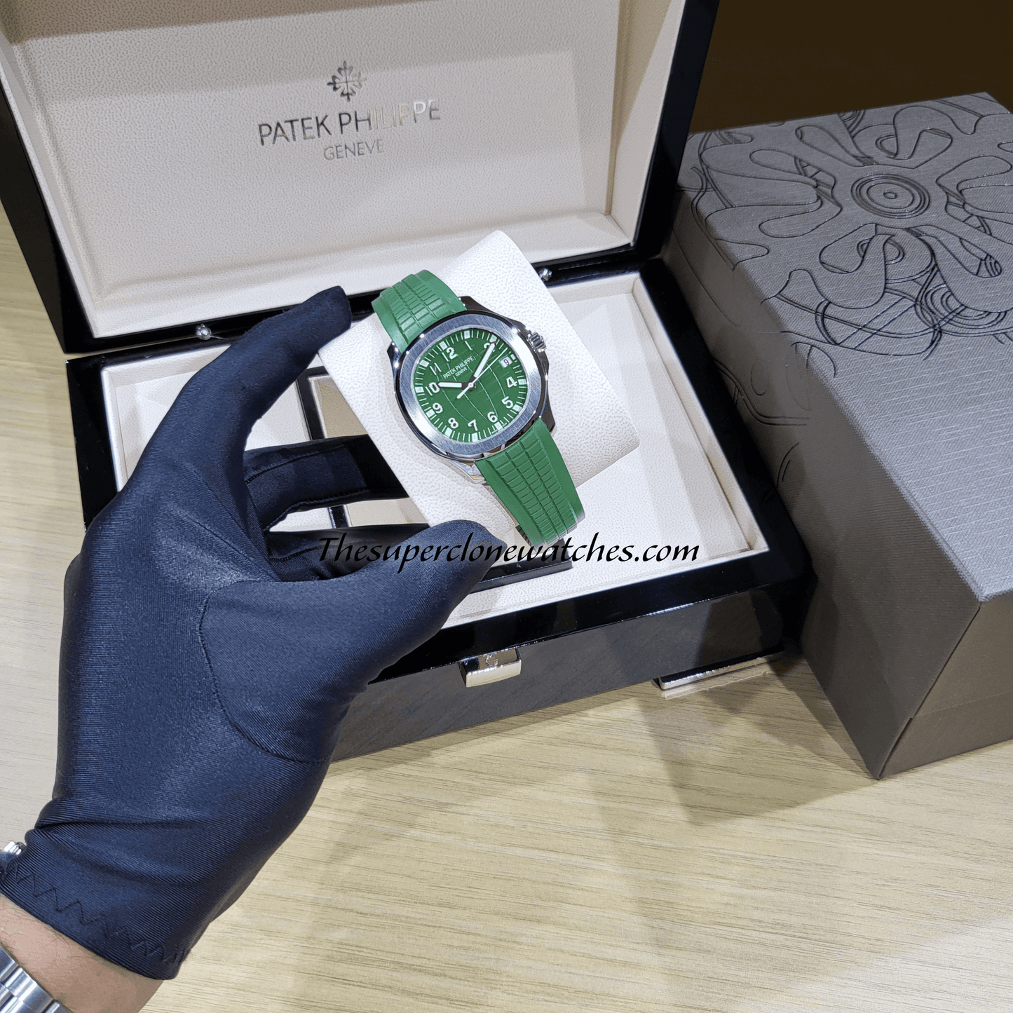 Patek Philippe Aquanaut White Gold 5168G-010 Khaki Green Dial Exact 1:1 Super Clone 26-330 S C Swiss Movement Replica Watch