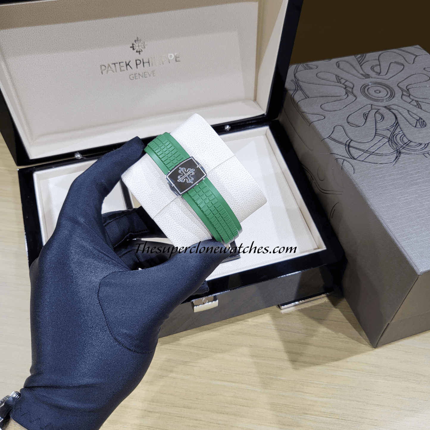 Patek Philippe Aquanaut White Gold 5168G-010 Khaki Green Dial Exact 1:1 Super Clone 26-330 S C Swiss Movement Replica Watch