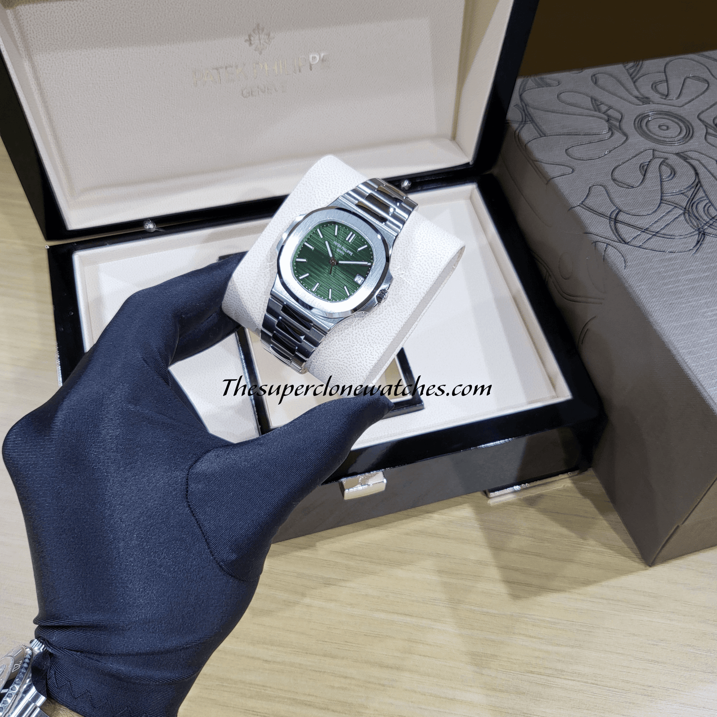 Patek Philippe Nautilus Stainless Steel 5711/1A-014 Olive Green Dial Exact 1:1 Super Clone 26-330 S C Swiss Movement Replica Watch