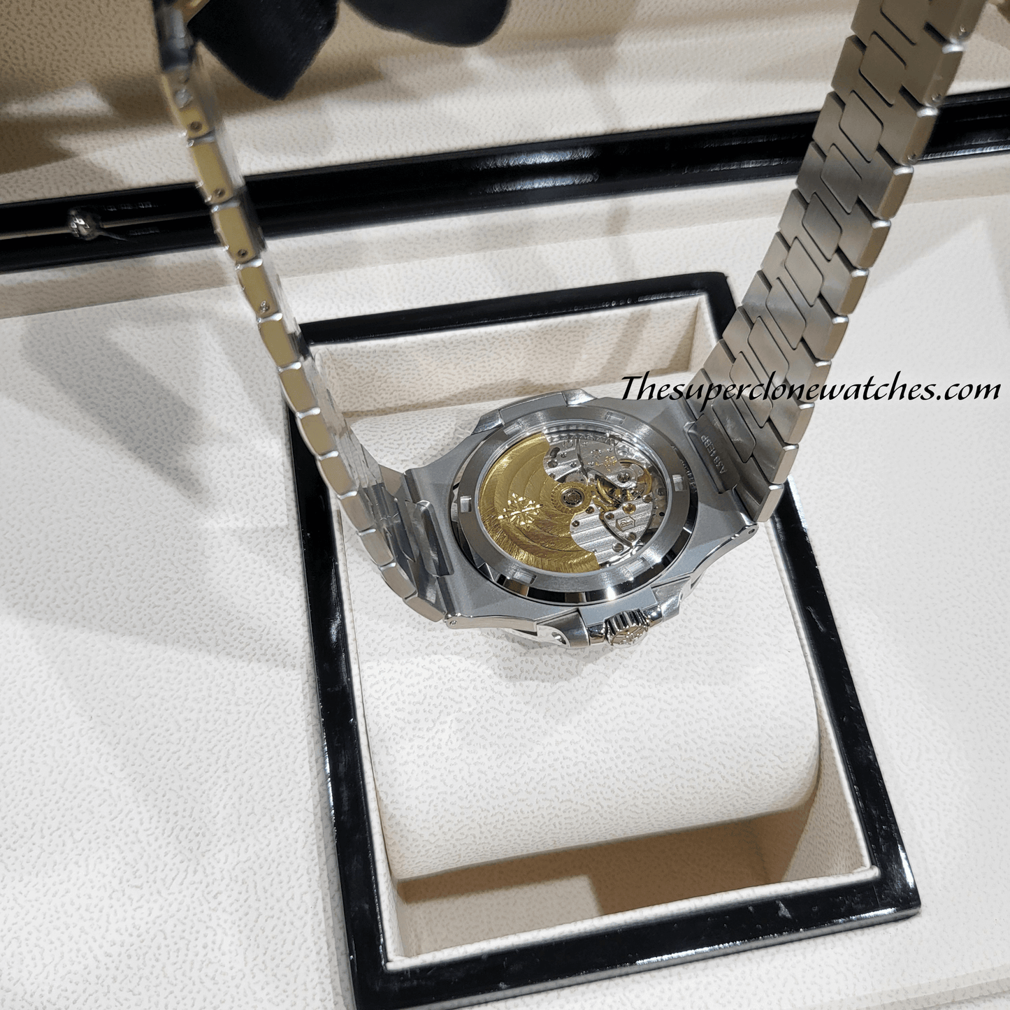 Patek Philippe Nautilus Stainless Steel 5711/1A-014 Olive Green Dial Exact 1:1 Super Clone 26-330 S C Swiss Movement Replica Watch