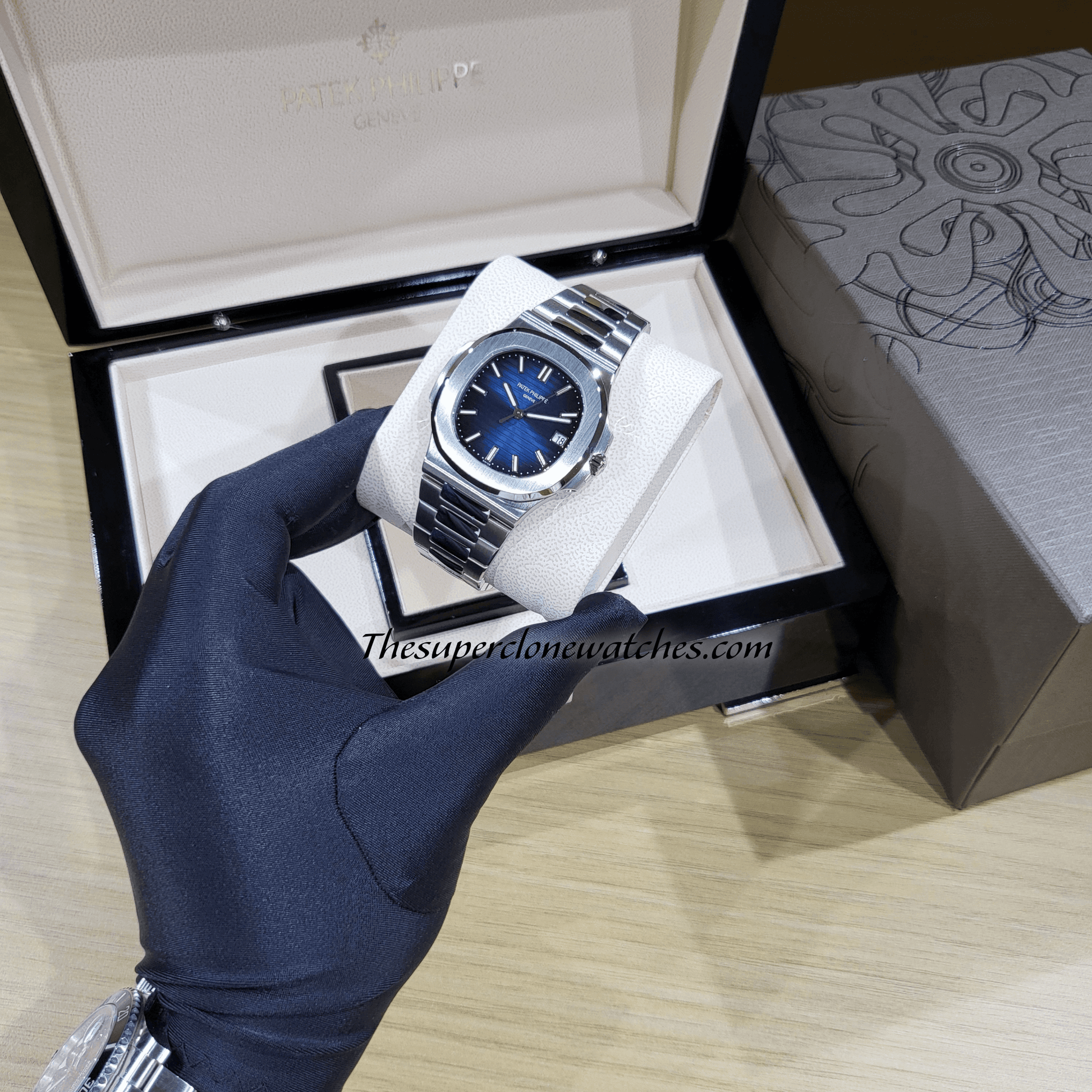 Patek nautilus clone